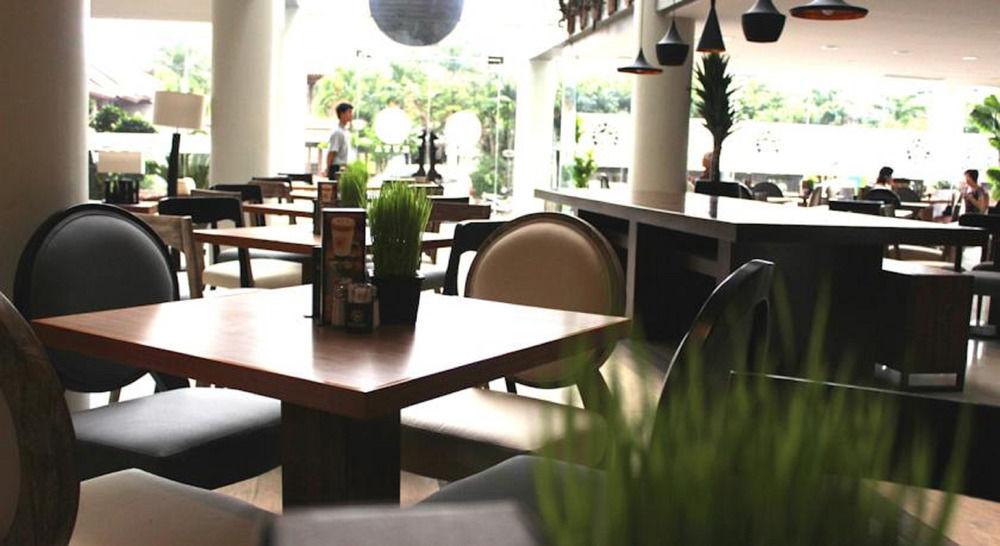 Primebiz Hotel Kuta Kuta Lombok Exteriör bild