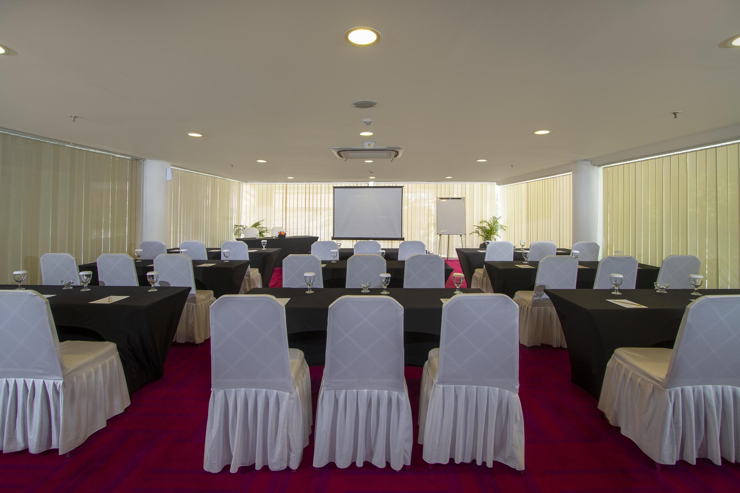 Primebiz Hotel Kuta Kuta Lombok Exteriör bild