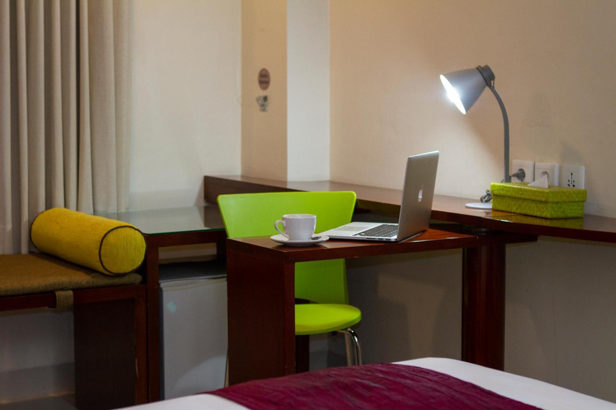 Primebiz Hotel Kuta Kuta Lombok Exteriör bild