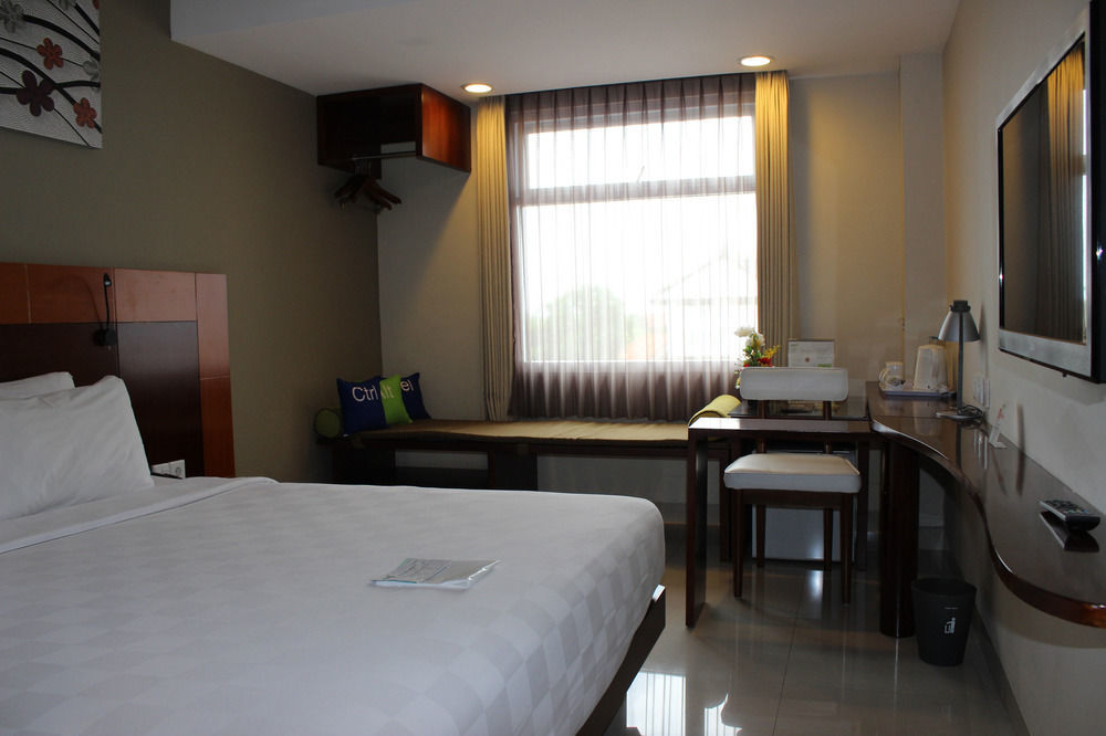 Primebiz Hotel Kuta Kuta Lombok Exteriör bild