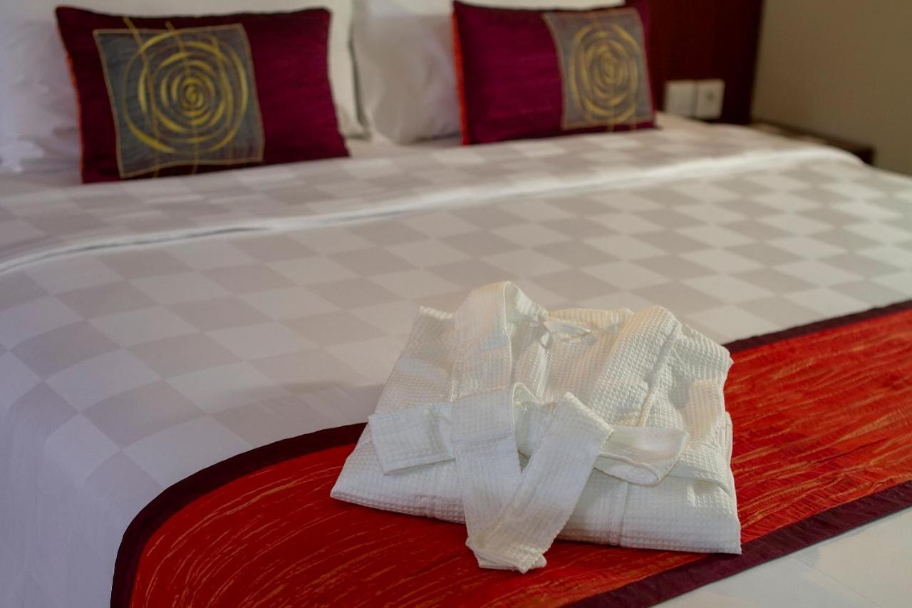 Primebiz Hotel Kuta Kuta Lombok Exteriör bild
